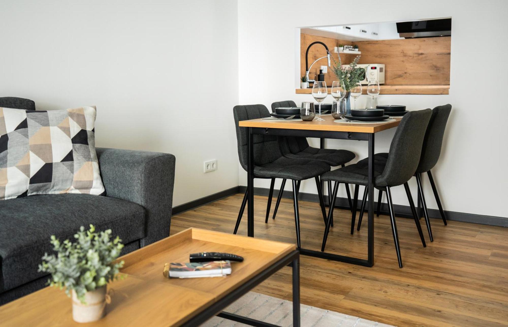 Reitz - Apartment I Zentrale Lage I Stellplatz I 55Qm I 2 Zimmer I Kueche I Bad I Terrasse باد هيرسفيلد المظهر الخارجي الصورة