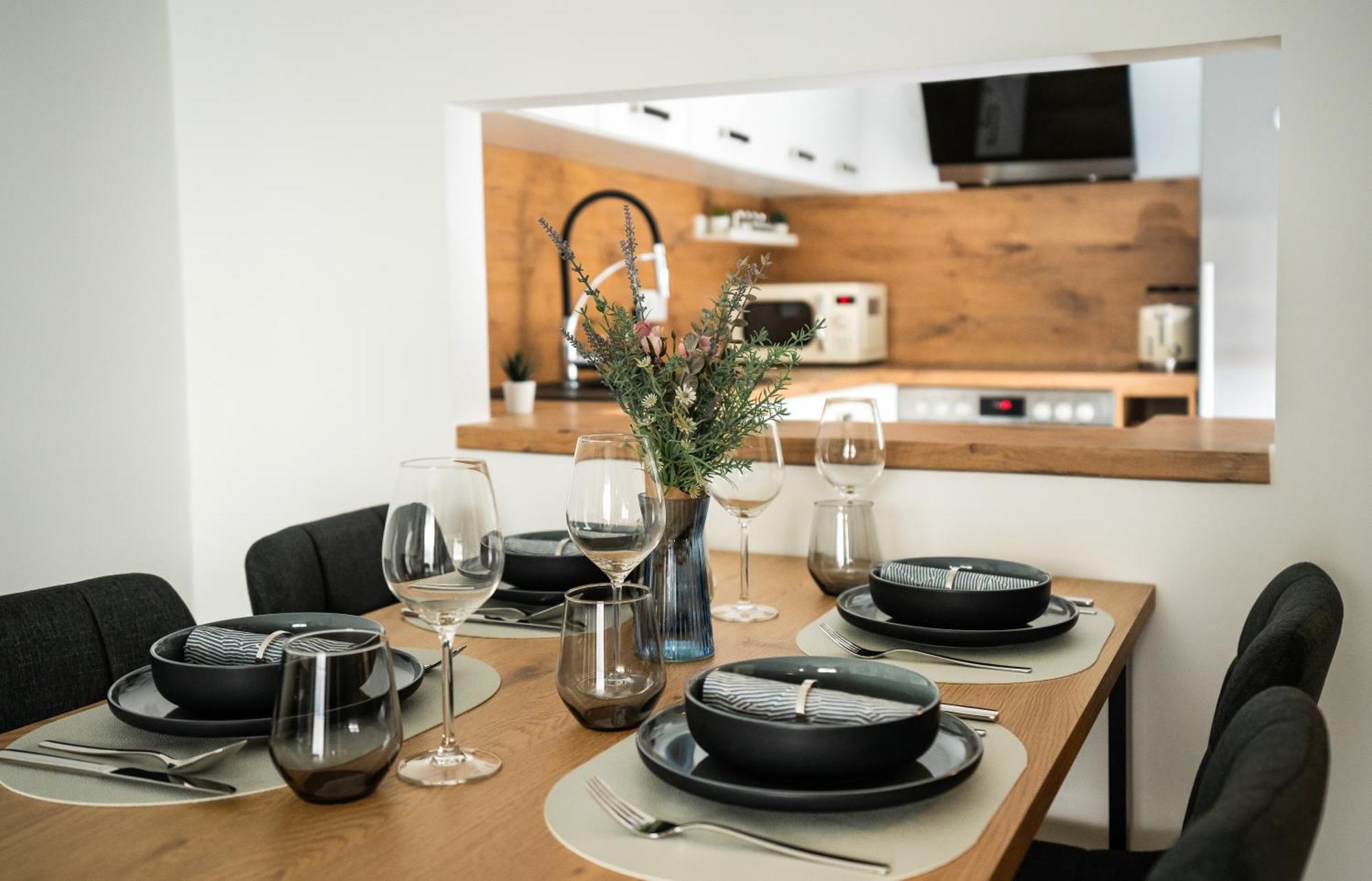 Reitz - Apartment I Zentrale Lage I Stellplatz I 55Qm I 2 Zimmer I Kueche I Bad I Terrasse باد هيرسفيلد المظهر الخارجي الصورة