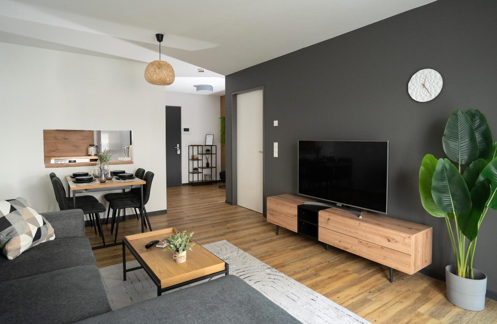 Reitz - Apartment I Zentrale Lage I Stellplatz I 55Qm I 2 Zimmer I Kueche I Bad I Terrasse باد هيرسفيلد المظهر الخارجي الصورة