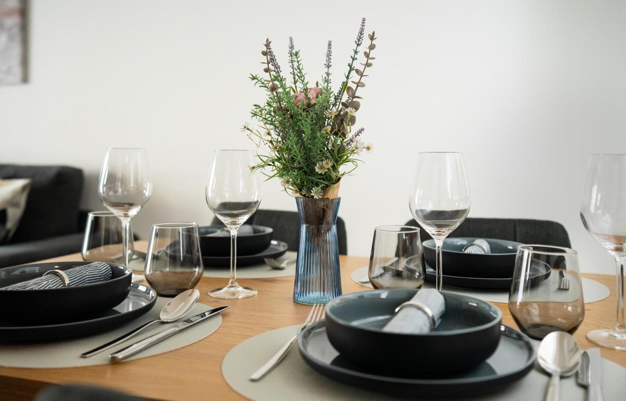 Reitz - Apartment I Zentrale Lage I Stellplatz I 55Qm I 2 Zimmer I Kueche I Bad I Terrasse باد هيرسفيلد المظهر الخارجي الصورة